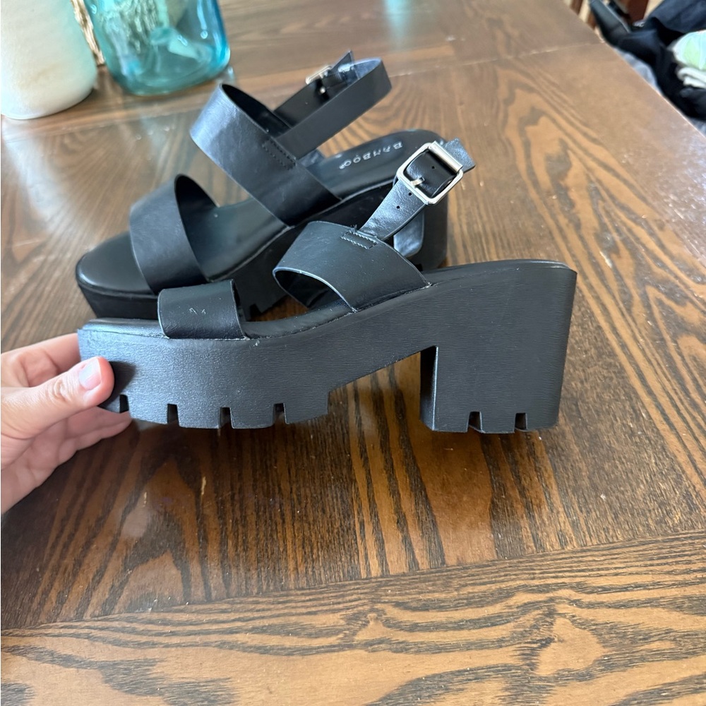 Platform Sandals - Picture 2 of 7
